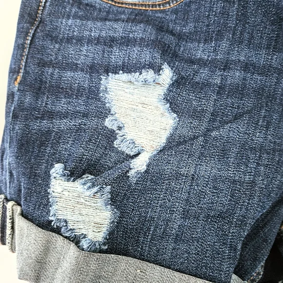 Dollhouse Junior's Denim Ripped Wide Belt Folded Hem Stretchy Mid-Waisted Shorts - Picture 2 of 6